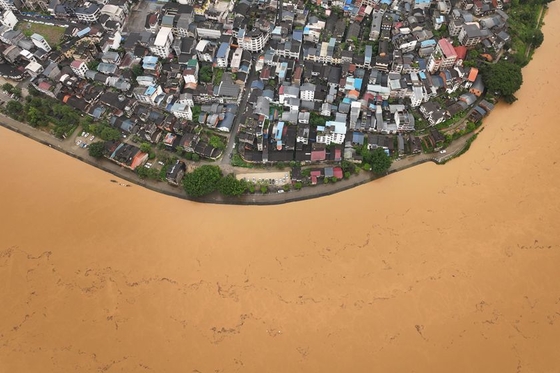 China’s Politburo Warns of Extreme Weather, Urges Preparations for Floods and Droughts