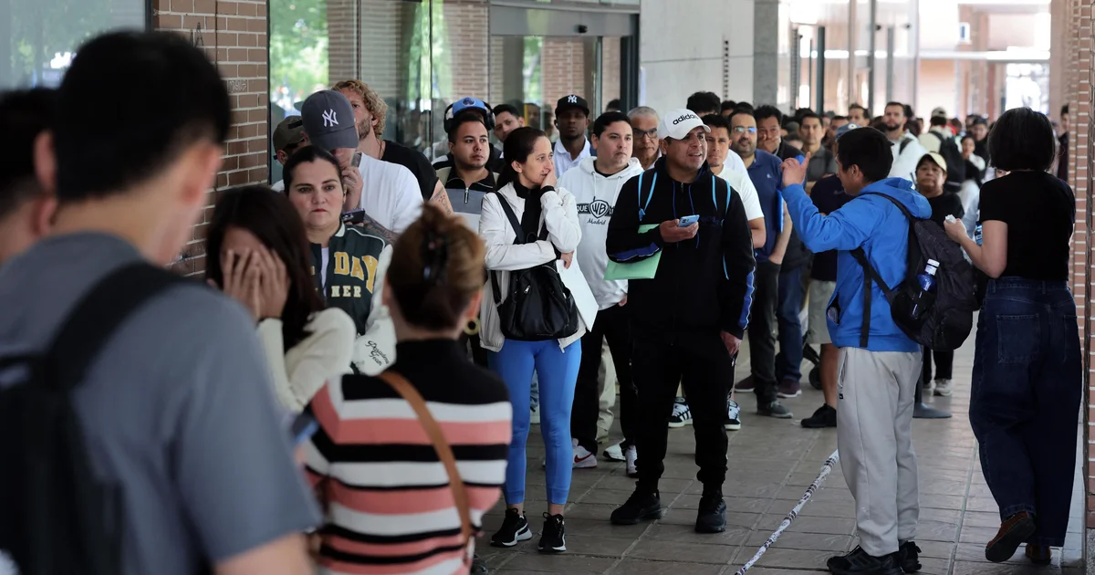 As undocumented migrants line up for Spain's amnesty program, political opponents vow a fight