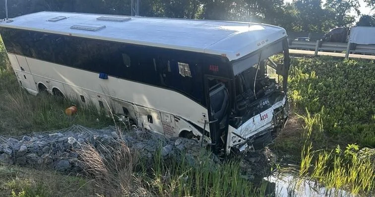 5 dead, dozens injured as bus plows into 6 vehicles in Virginia