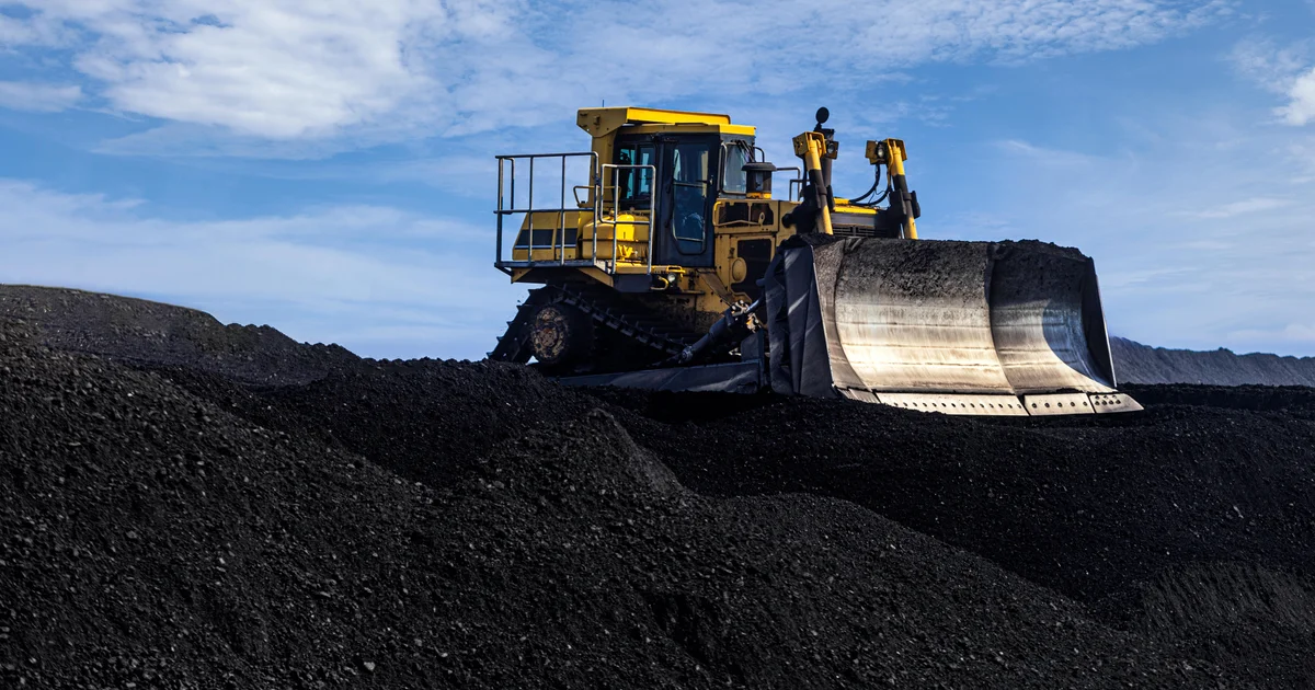 Trump plans $700 million investment in new coal plants and terminal