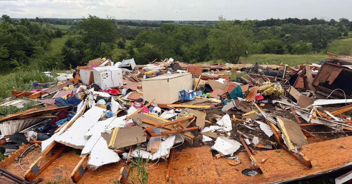 1 killed in Iowa as severe storms, suspected tornadoes slam Midwest
