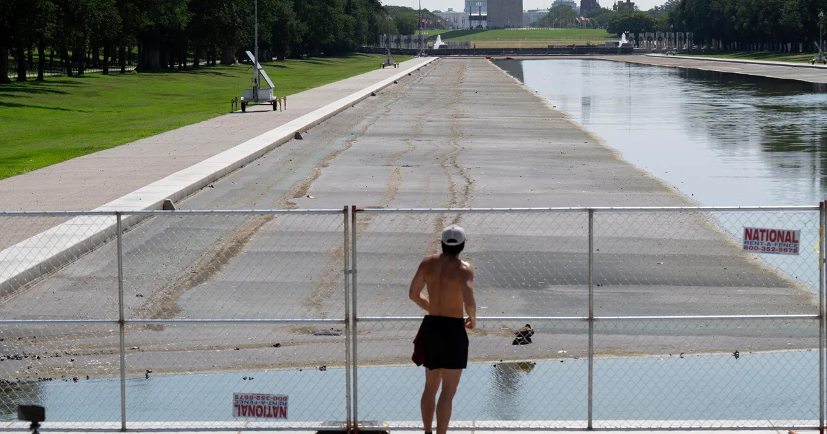 DOJ asks to dismiss Reflecting Pool vandalism charges, citing "botched installation"