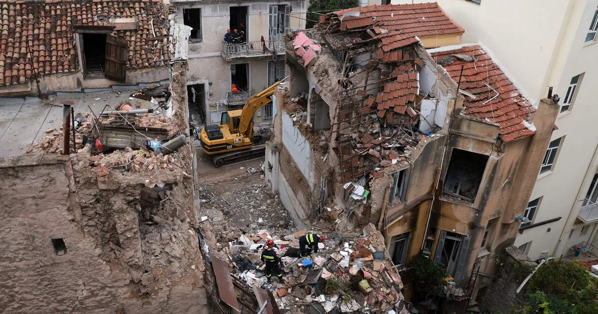 4 American tourists dead after building explosion in Greece