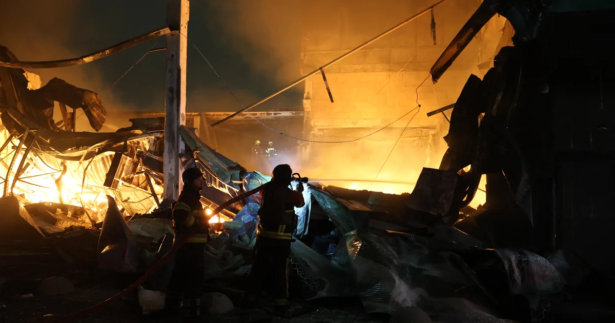 Zelenskyy accuses Russia of using cluster warheads in deadly strikes