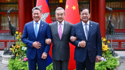Wang Yi meets Cambodian officials as two countries deepen cooperation