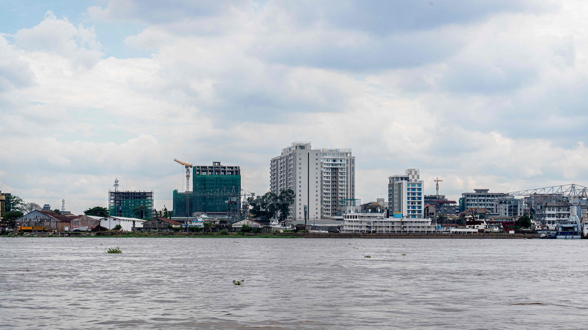 20 dead, over 100 missing after boat capsizes in DR Congo