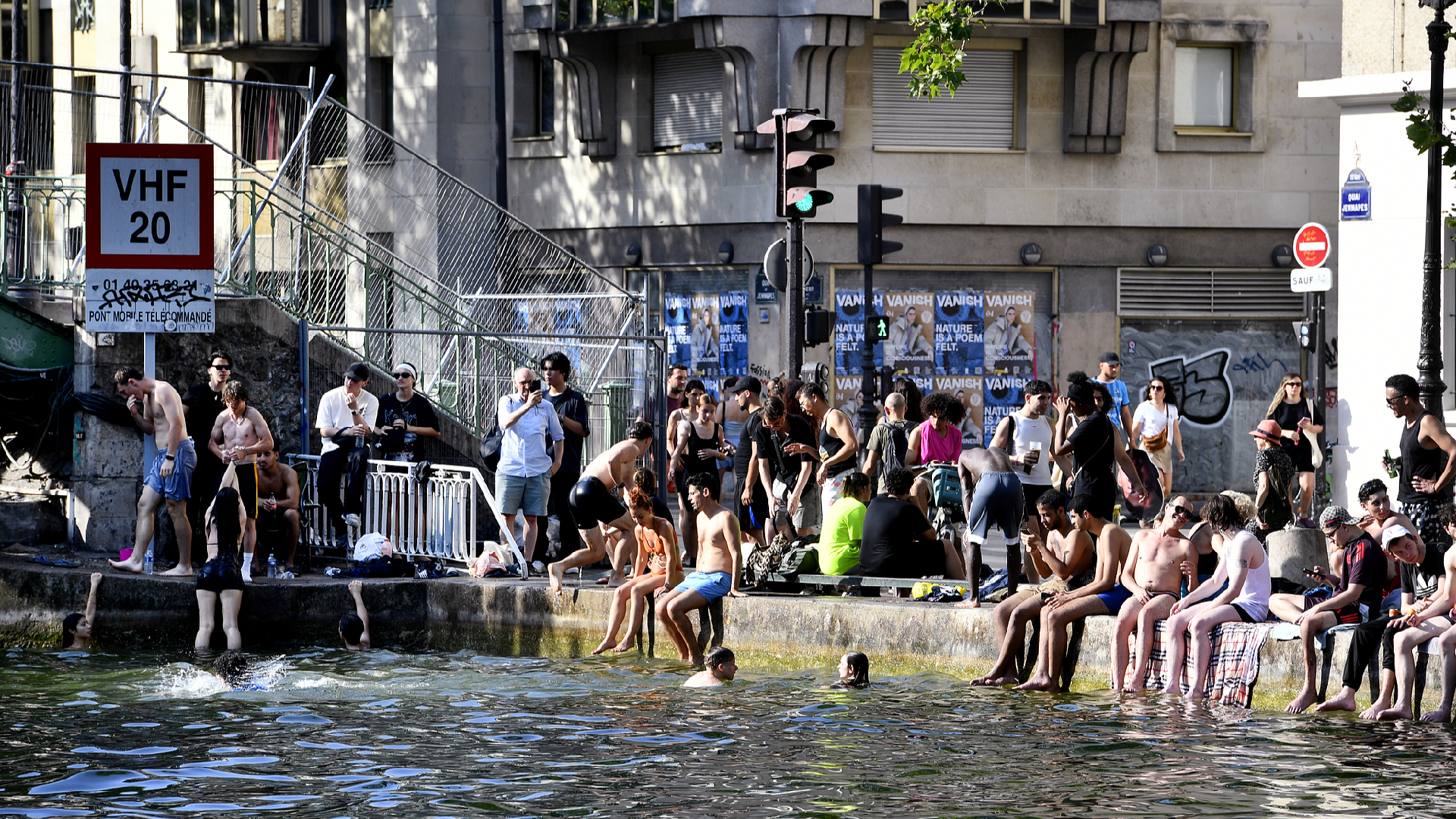 French government survives no-confidence vote over heatwave response