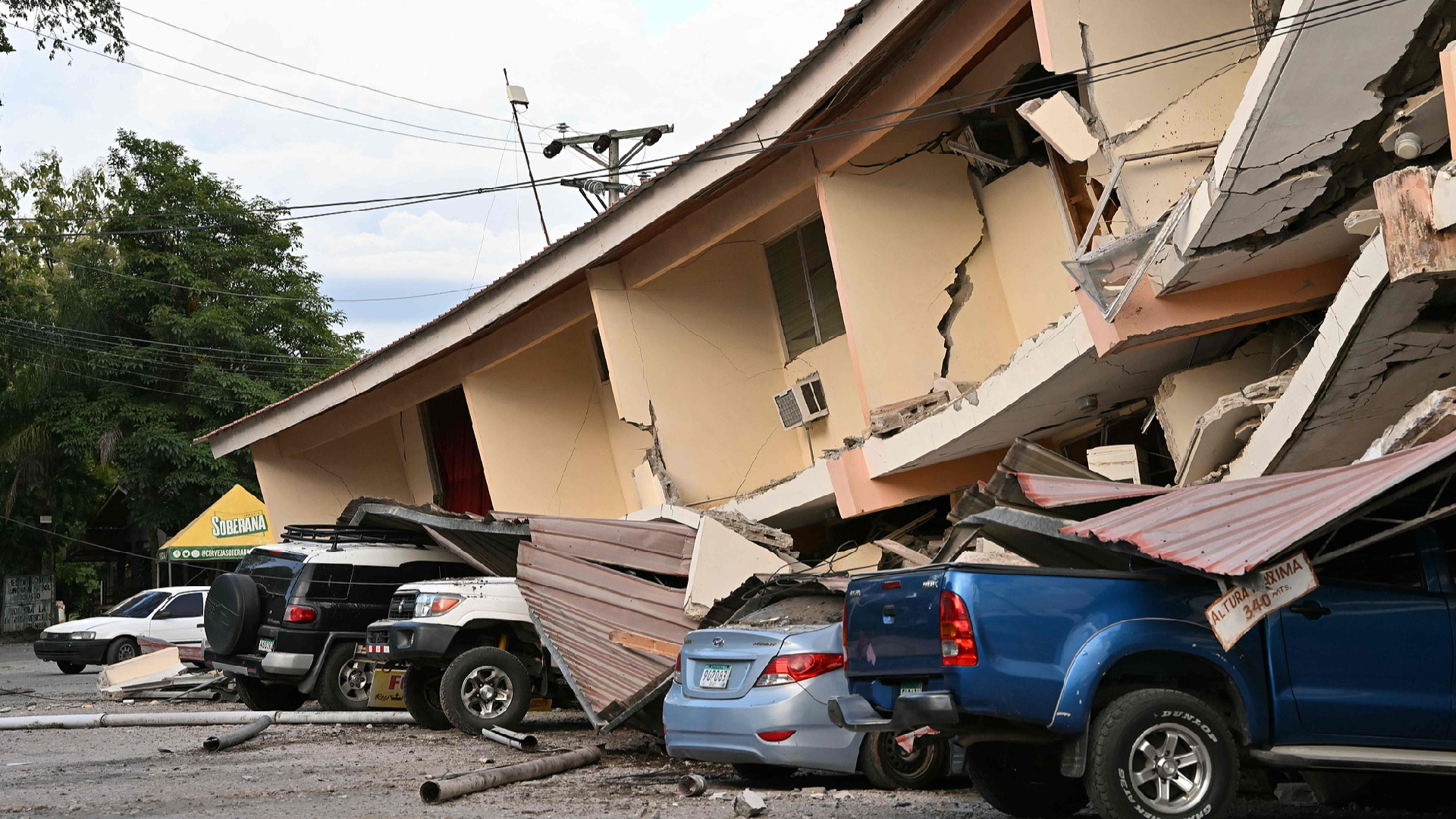 Powerful quake, aftershocks rattle Panama as authorities mobilize response