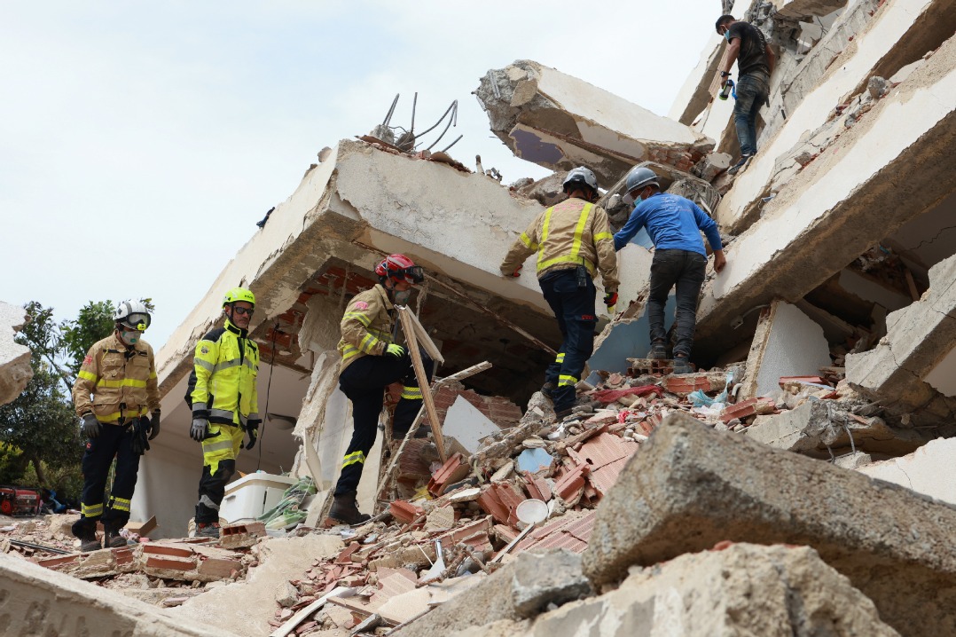 Venezuela quake death toll rises to 1,943, over 10,000 injured