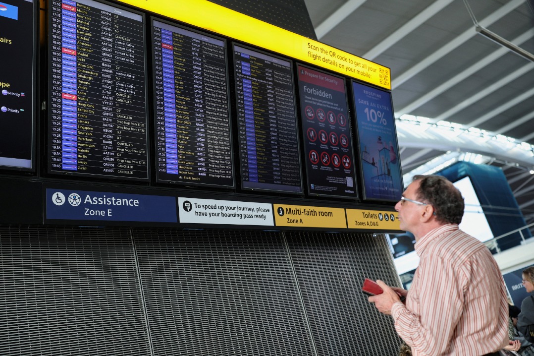 Over 1, 000 flights cancelled in UK due to technical issue at air traffic control