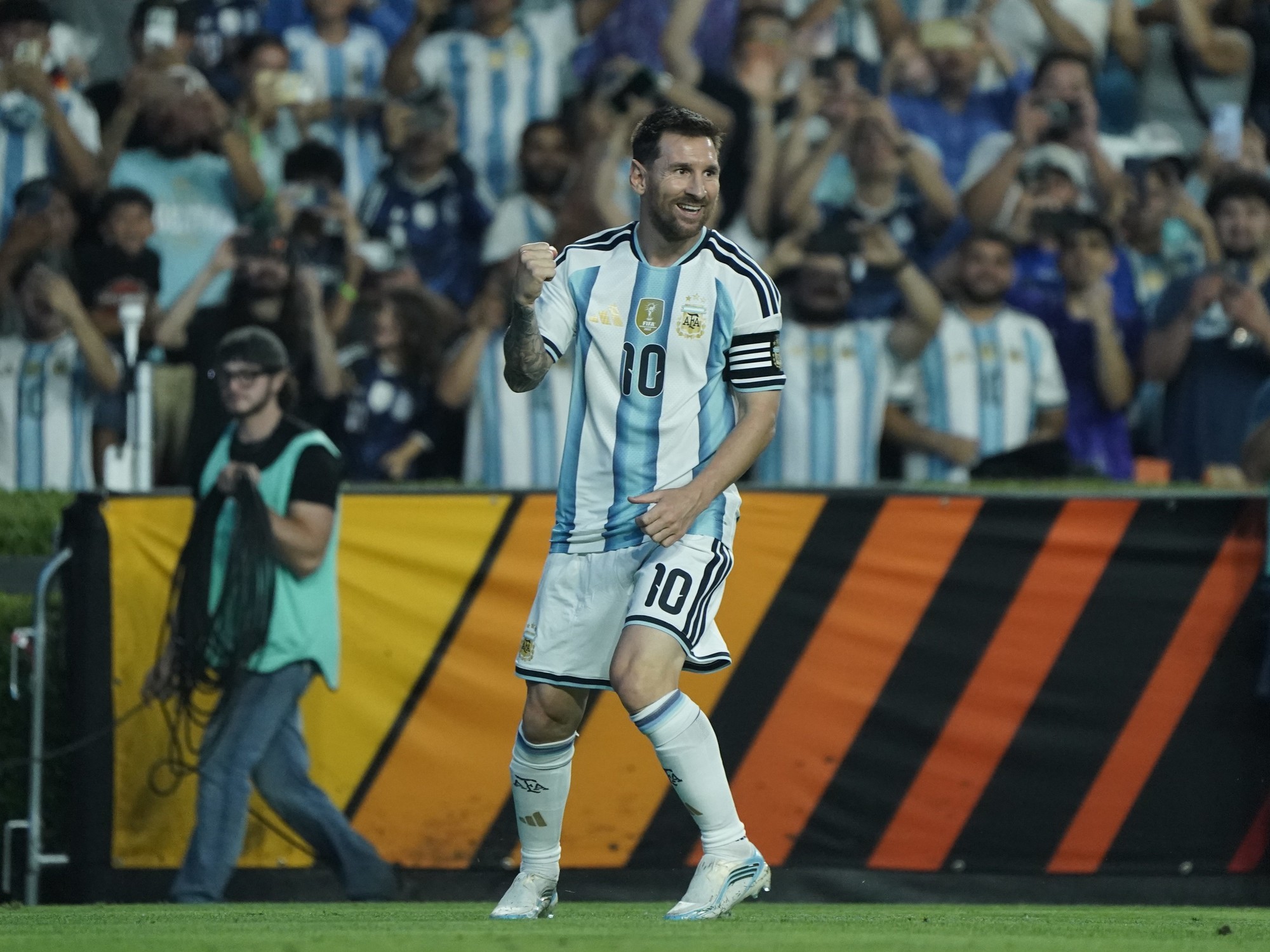 Messi y un ingreso furibundo en Argentina vs Islandia: en dos minutos armó la jugada del penal y anotó un gol para soñar en grande con su sexto Mundial