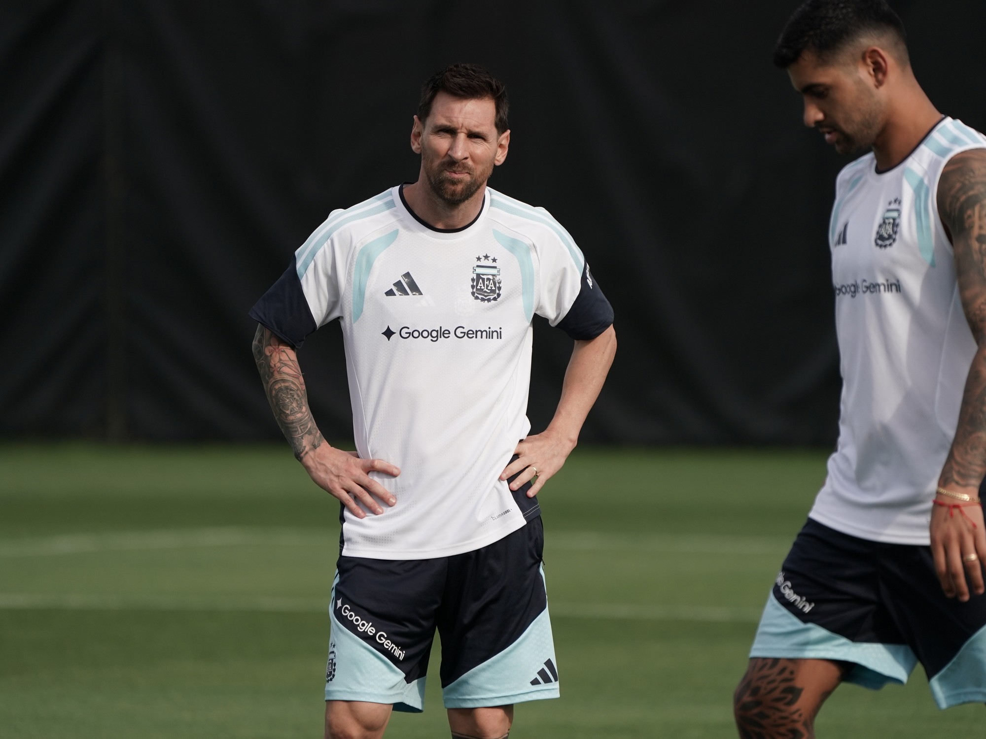 El entrenamiento de la Selección fue el mejor refugio para Lionel Messi: sonrisas, contención y naturalidad para pensar en Austria