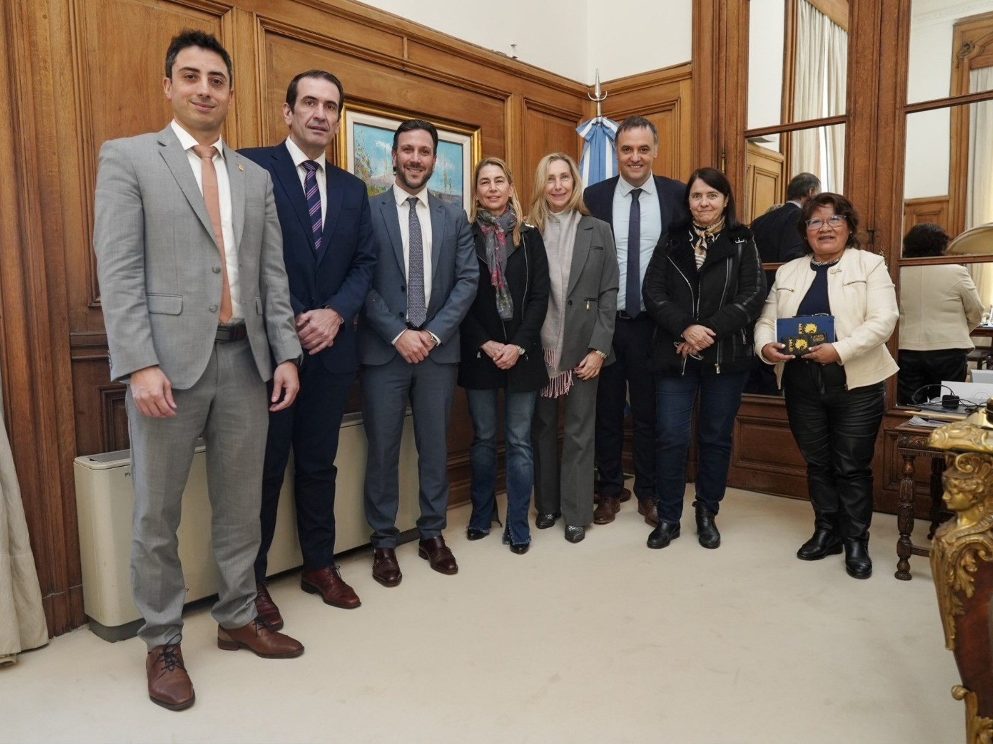 ¿Qué sostiene Milei cuando sostiene a Adorni?