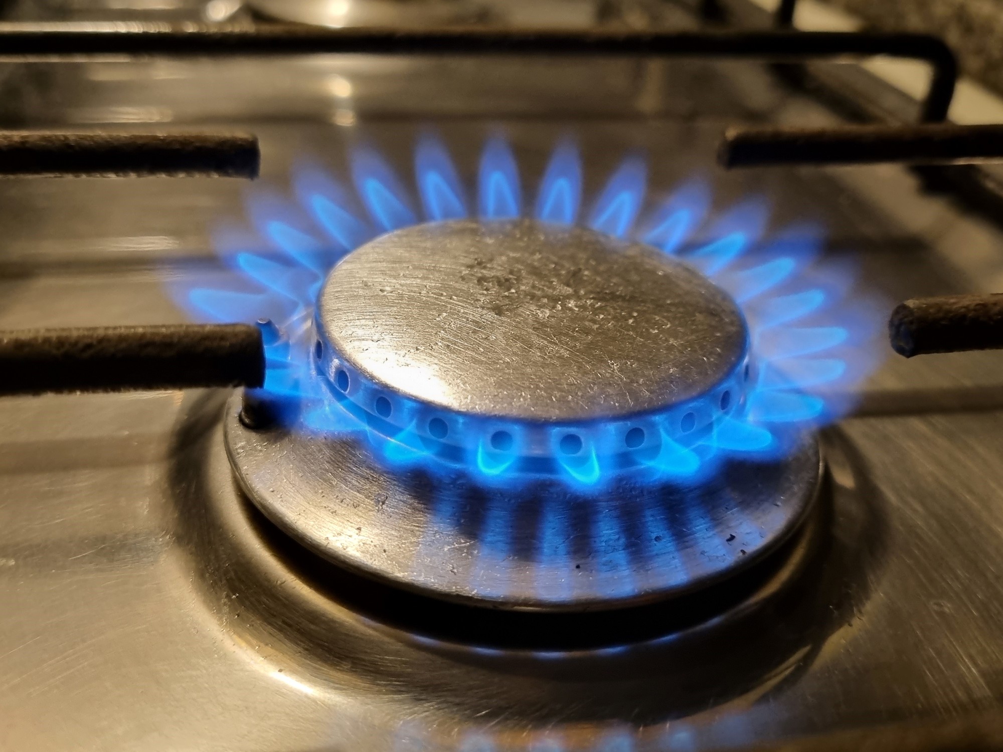 El Gobierno aumentó hasta 3% las tarifas de luz y gas, pero también sube los subsidios para la mitad de la población