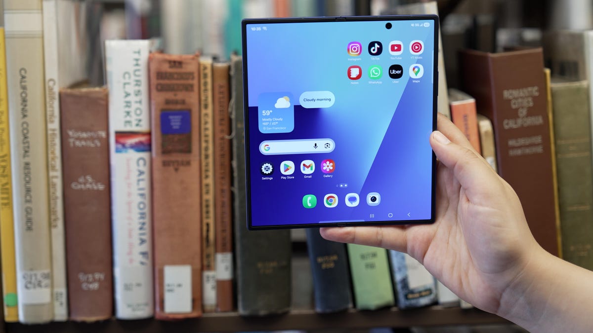 Samsung's One UI Code Hints at Existence of 'Wide' Galaxy Z Fold