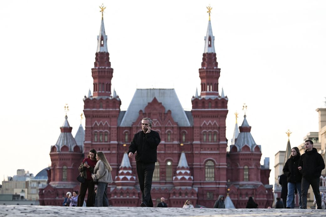 Internet outages disrupt daily life in Russia, fueling fears of a digital crackdown