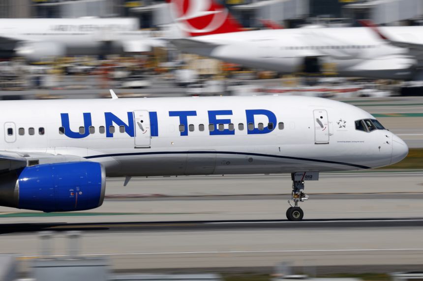 Drone nearly hits United plane landing in Newark, pilot says