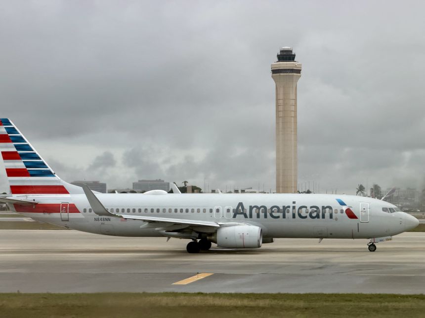 American Airlines flight aborts takeoff in Miami after business jet enters the same runway