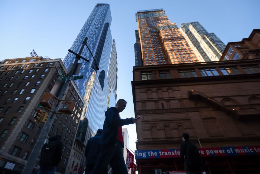 Judge orders pause of Mamdani’s pied-à-terre tax rollout after homeowners sue
