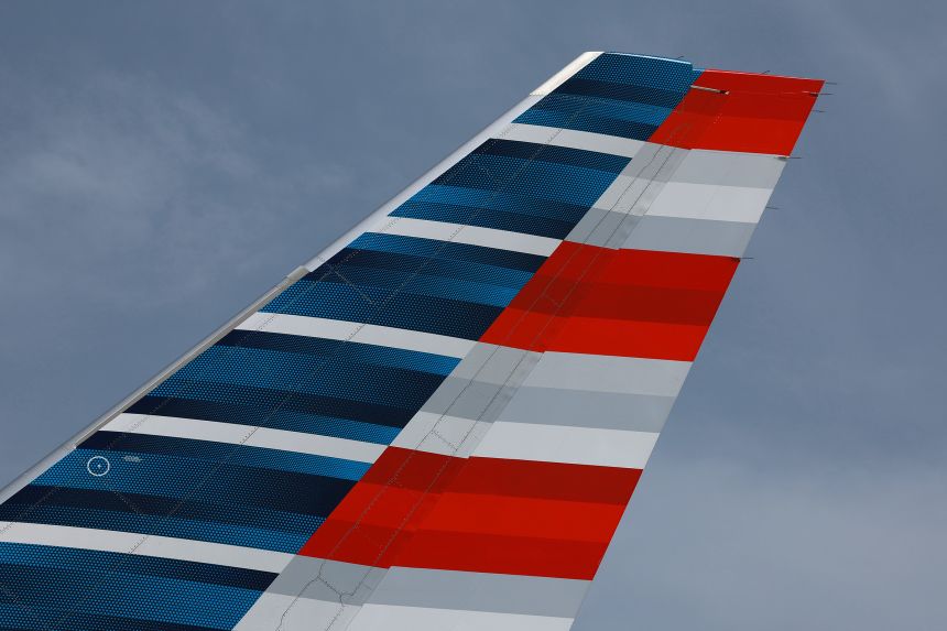 American Airlines plane blows 2 tires at Chicago O’Hare airport before takeoff, FAA says