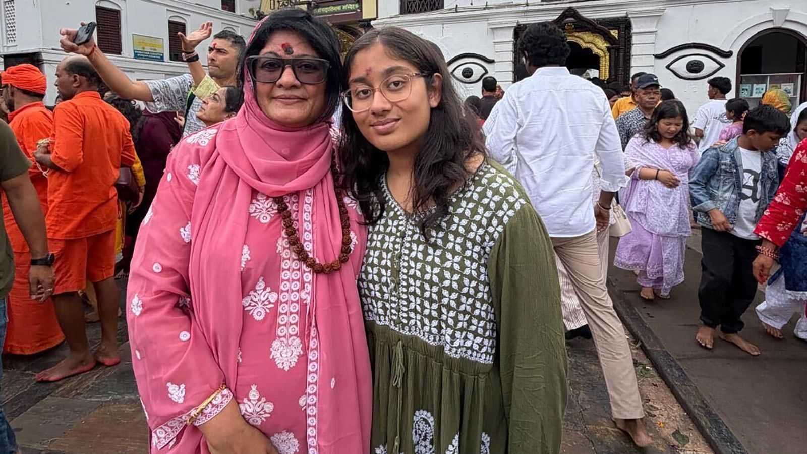 New York teenager and mother among 90 Americans missing in Nepal floods