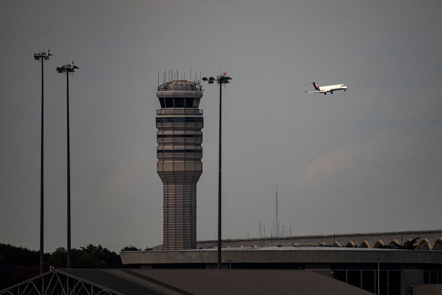 Flights briefly paused at DC airport as unauthorized drone appears over runway