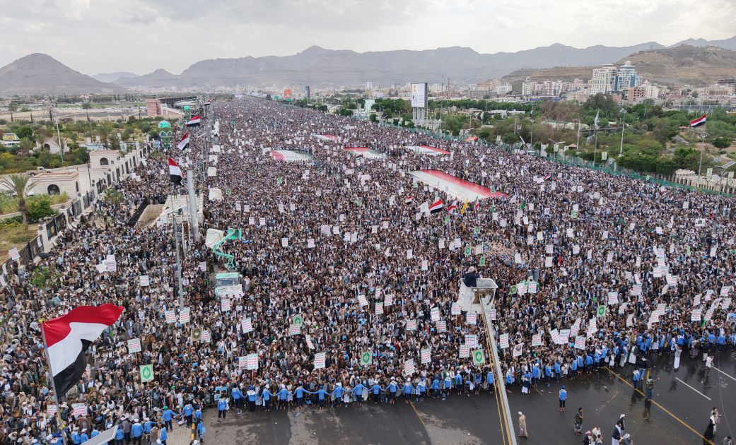 As US steers clear of Yemen fight, the Iran-backed Houthis launch next phase of campaign