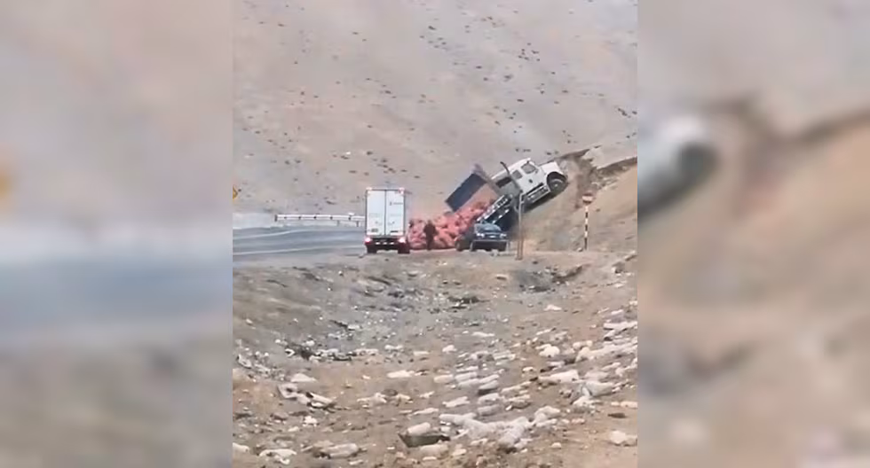 Accidente de tránsito en la carretera Panamericana Sur, en Camaná. Foto: Captura de video.