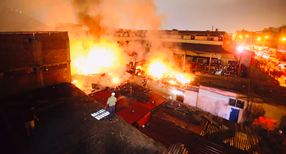 Incendio de gran magnitud consumió quinta de Barrios Altos