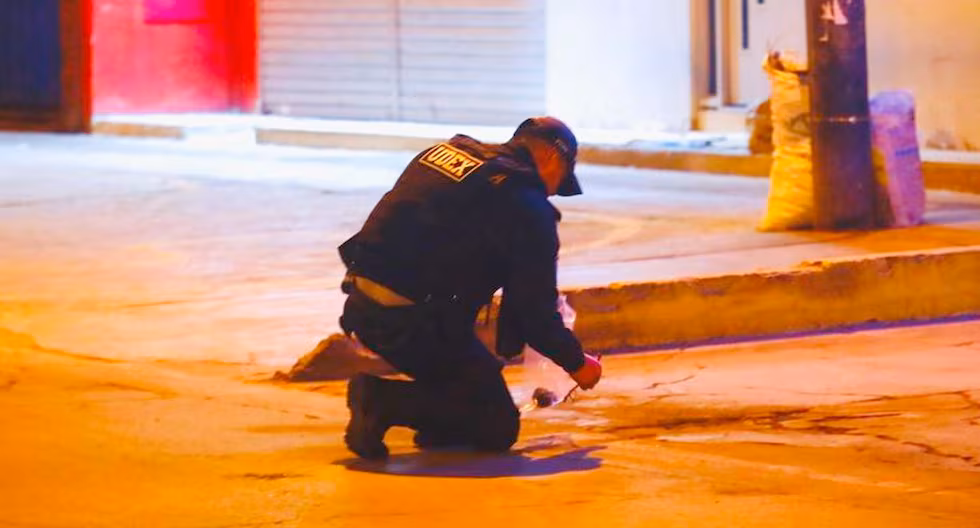 Extorsionadores dejan granada en la fachada de un hostal en el distrito de Independencia. Fotos:@photo.gec
