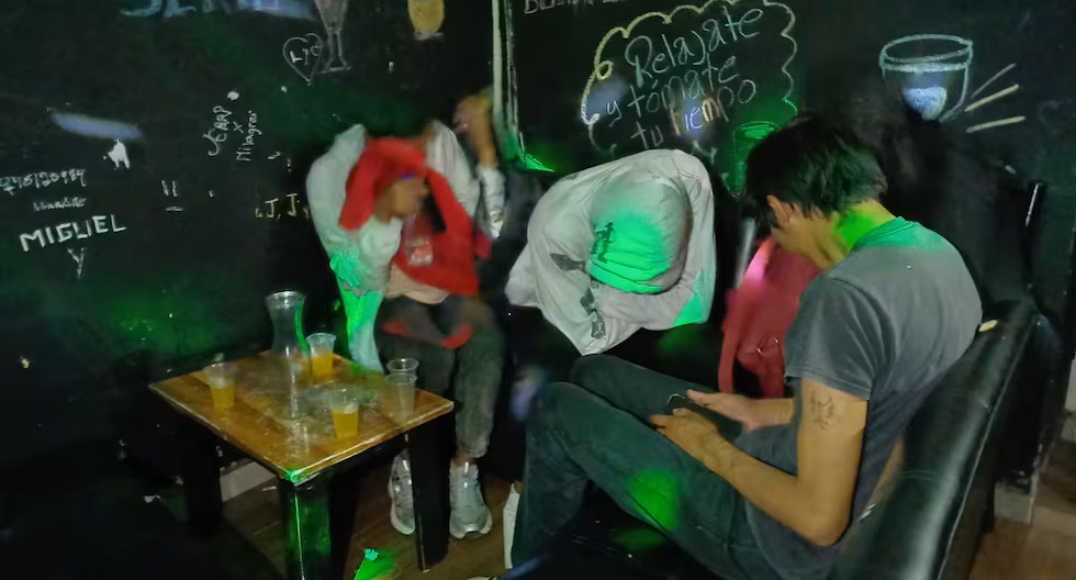 Detectan bar clandestino a pocos metros de una universidad en Huancayo
