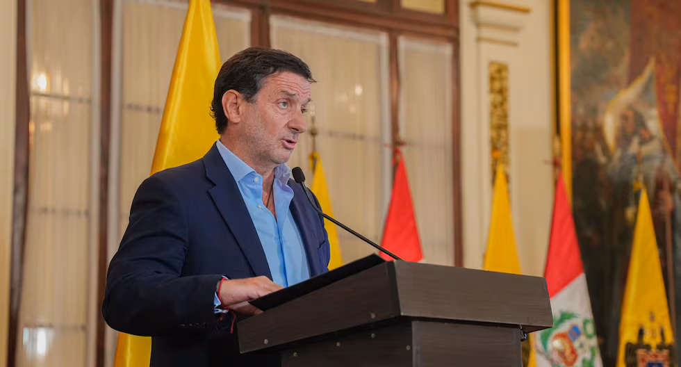 Reggiardo anunció reubicación de artistas por obras en Alameda Chabuca Granda en el Centro de Lima