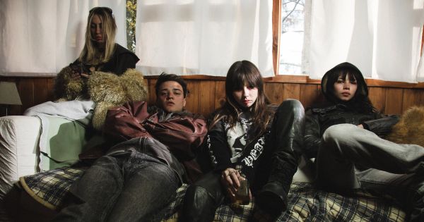 Saramalacara estrena el video de "Tenemos Piel" y expande el universo oscuro de "Mataderos"