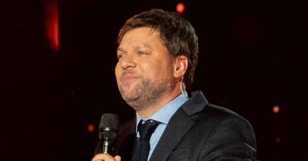 Guido Kaczka agasajó al jurado de "Es mi sueño" con una milanesa gigante: "Hoy se cena..."