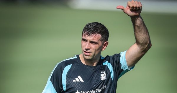 Dibu Martínez le dio alivio a la Selección Argentina de cara al debut en el Mundial 2026