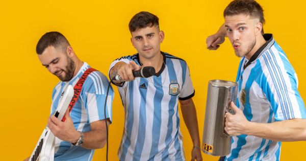 La Pleyer presenta una nueva versión de "Besándote", el clásico de Los Auténticos Decadentes
