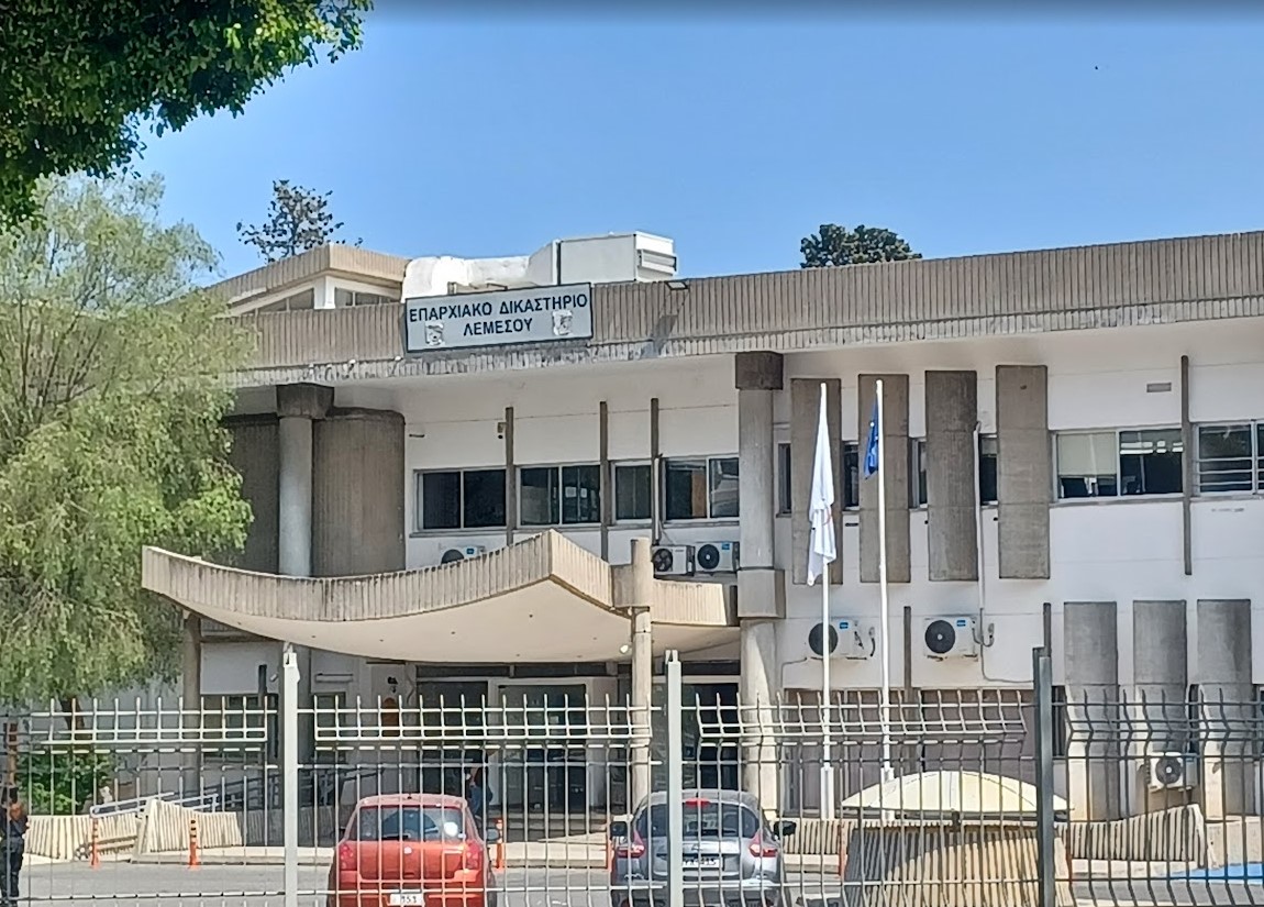 Convicted man punches prosecutor in Limassol court