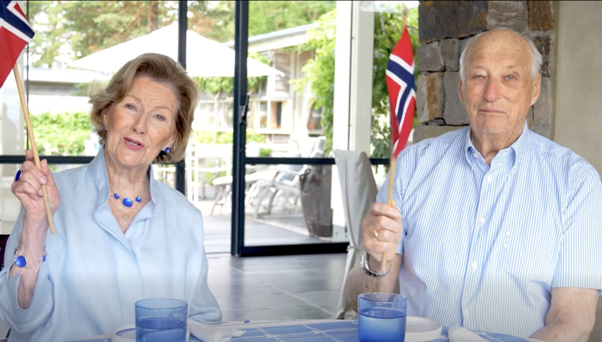 Kong Harald og dronning Sonja støtter Norge før VM-kamp mot Brasil