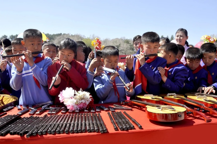 North Korean students resent piri in Kim Jong Un’s gift instruments