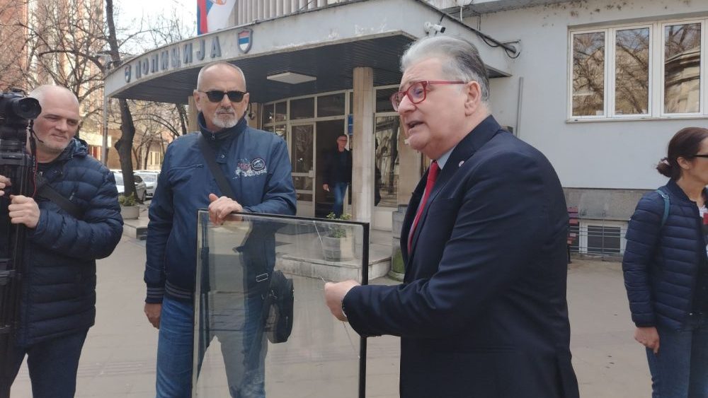 "Doktor Mengele sa arsenalom oružja...": Sve jači napadi SNS i njenih glasila na Dragana Milića -