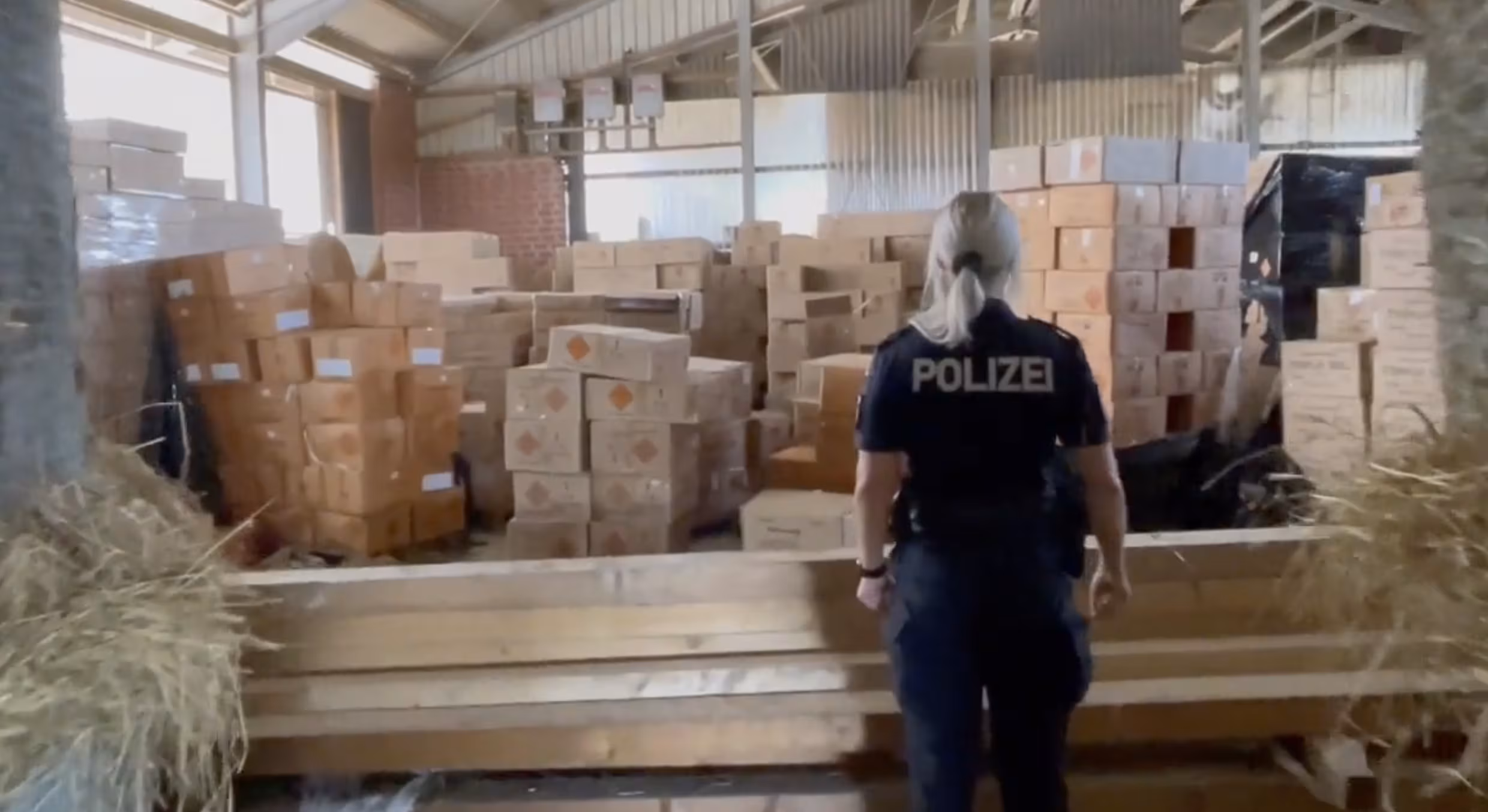 Overdag werkte Cuno P. bij AH, daarbuiten drukte hij volgens justitie iedereen uit de markt voor illegaal vuurwerk