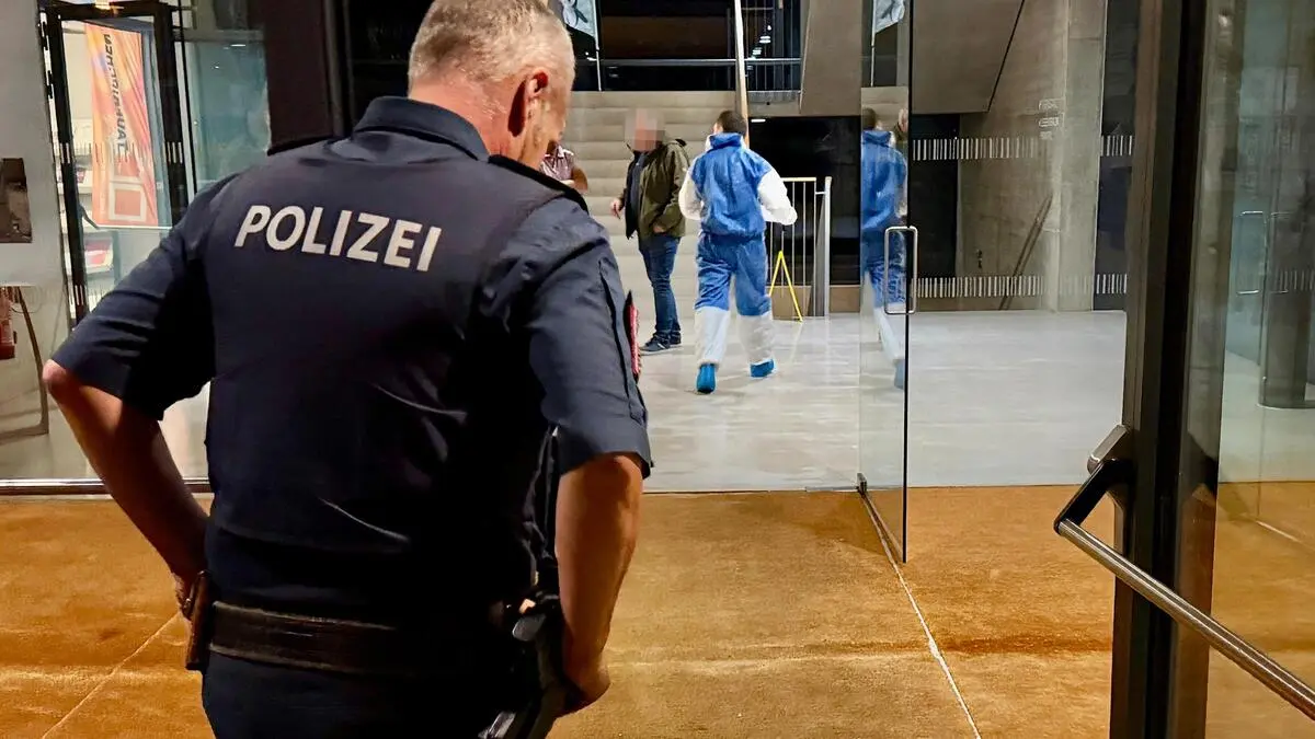 Lehrer tötet Kollegin in Schule mit Schuss- und Stichwaffe