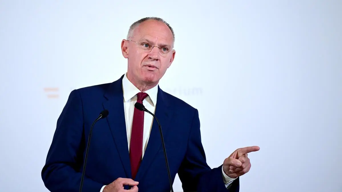 Karner: „Würde auch nicht auf Idee kommen, Polizisten zu entwaffnen“