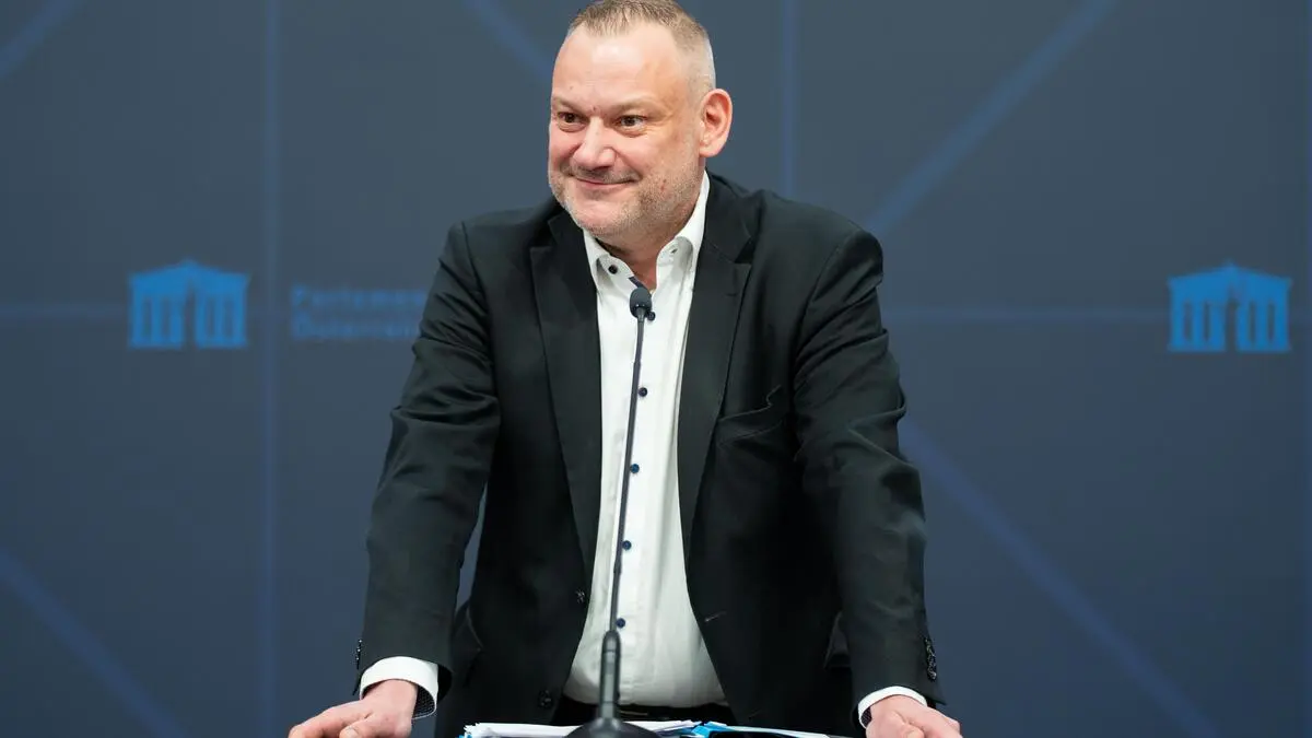 Prügelvorwürfe gegen Ex-FPÖ-Mitarbeiter: Innenressort will zwei Verdächtige abschieben