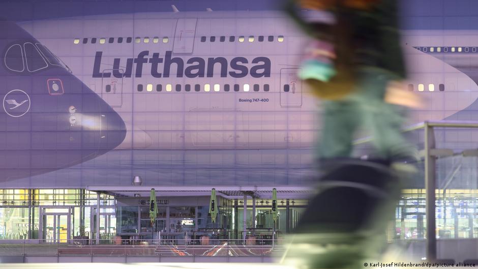 Germany news: Lufthansa air crew strike after pilot walkout
