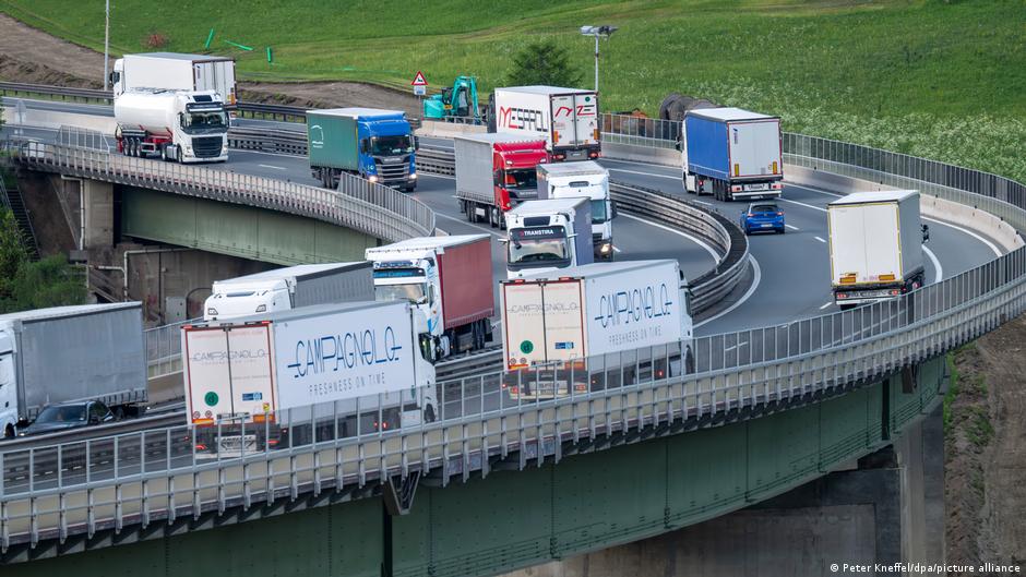 Germany news: Chaos possible as demo blocks Alpine pass