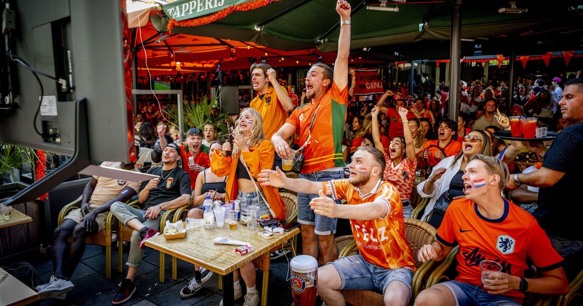 Niet naar werk na nachtwedstrijd Oranje? 'Als je geen vrij hebt gevraagd, zijn er geen excuses'