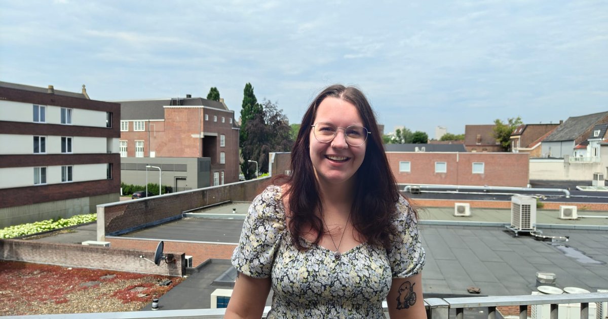 Tourette van Anne (23) is ineens erger geworden, nu staat haar leven op z'n kop: 'Messen vliegen gewoon door het huis'