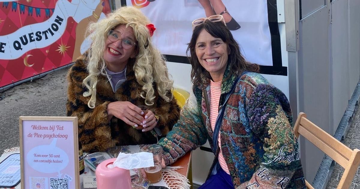 Tijdens festivals even je hart luchten naast de wc? Bij 'pleepsycholoog' Tatja kan dat