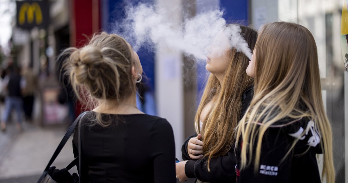 Fewer illegal vapes due to new surcharge on packages from China? 'Stricter enforcement needed'
